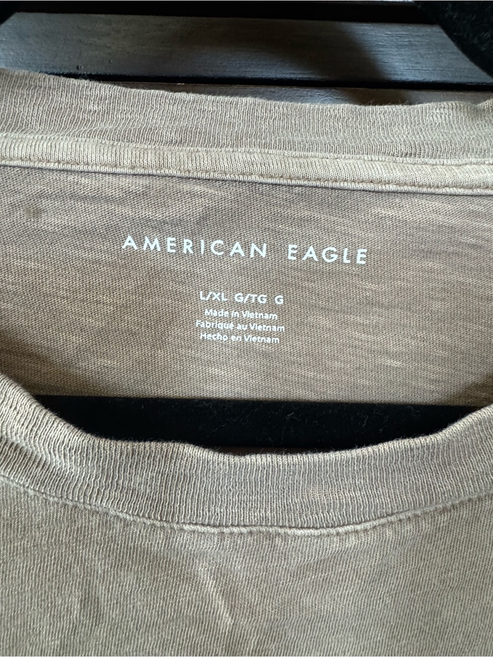 American Eagle Tan Graphic Holiday Tee - Picture 2 of 4
